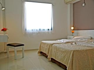Hilltop Gardens Hotel Apartments - Paphos - 3