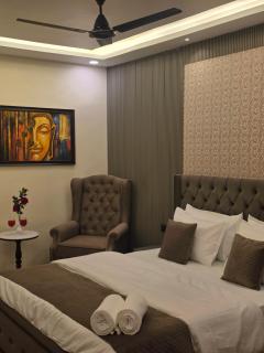 The Royal Palace Inn - 2