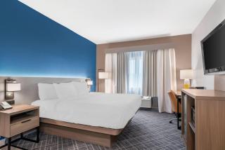Comfort Inn & Suites - 9