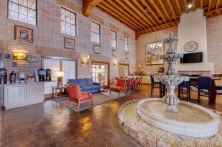 Comfort Suites Tucson near Sabino Canyon - 1
