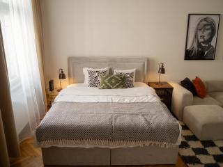 Vinohrady Elegance by House of Huxe - 5