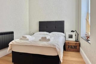 Stylish 2-Bedroom Apartment at Padstow Harbour - 4