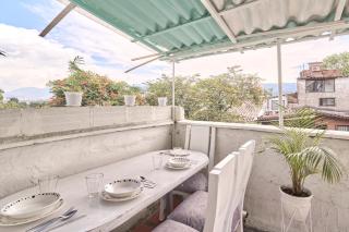 El Poblado Apt with Balcony View - 4