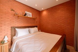 Easterly Room 02 - 1