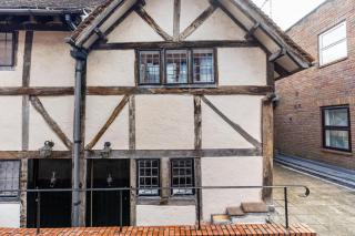 Grade II Listed Tudor Charm by Windsor Castle - Windsor - 1