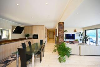 Luxury Lakeview Penthouse - 6