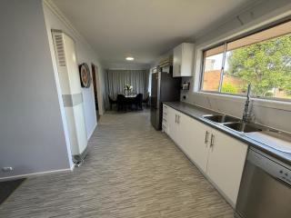 Newly Renovated Stylish Home 3 Queen Beds Netflix Gaming TV - 1