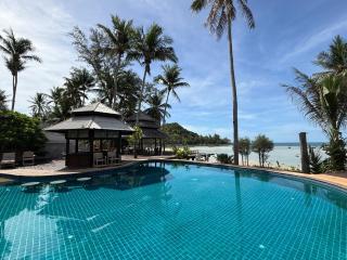 Dream Beach House, Pool Access & AC - 1