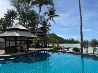 Dream Beach House, Pool Access & AC - 0