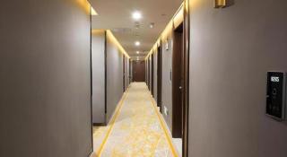 ZMAX Hotel Guangzhou South Dongxiao Nanzhou Metro Station - 1