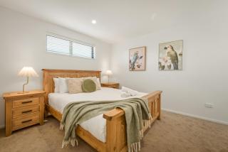 3 BRM Townhouse 5 mins drive to CBD - free parking - 2
