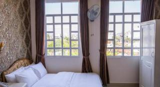 Royal Hotel - 4