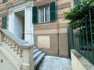 Est 25 Lodging in Genoa - 2