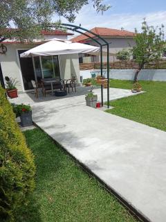 House in garden - 8