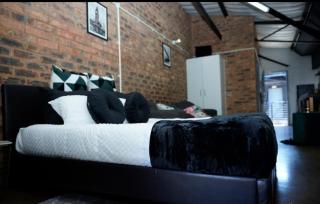 Fast WiFi Netflix Work, Relax & Recharge, The Quiet Loft - 5