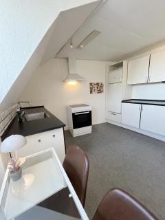 Bright Double Room 7 with free parking - 6