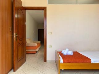 Spacious and central 2Bedroom APT with sea view - 3