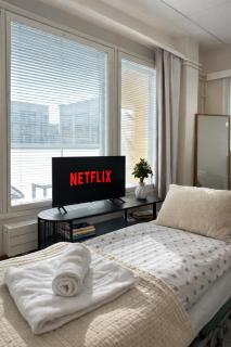 Stunning studio in the heart of downtown Sauna, WiFi, Netflix, Free Parking - 2