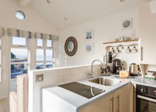 Beach Cove Coastal Retreat - 5