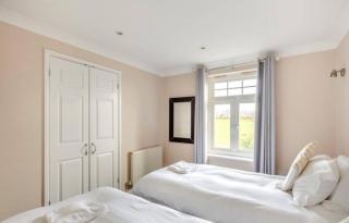 4 bed lodge Newquay Cornwall Holiday Park sleeps 8 - 5