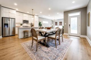 Downtown Indy - Modern Build - 3BR & 3BA - Family Friendly - 6