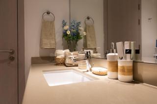 Discover Yas 2BR in Water's Edge B10 -232 - 1