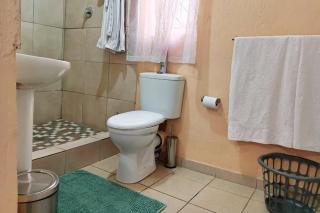 Budget Stays at Olivia Pines Guesthouse - Krugersdorp - 6