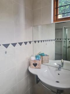 Comfortable Secure Business Stay - 2