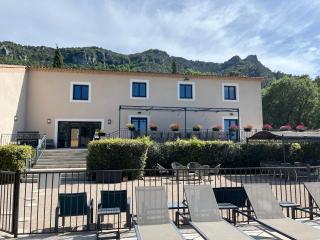 Hameau privé en Provence avec piscine - Domaine viticole - 20 pers - 7
