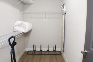 Full KitchenKing Bd150Mbps Smart TVParking - 1
