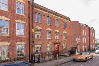 7 BR House in St Pauls by Prescott Apartments - 1