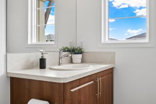 Stylish 3BR Home Deck, BBQ & Free Parking Near Calgary Airport - 2