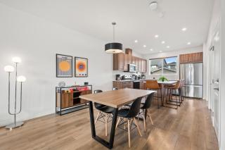 Stampede 3 Bedroom, Group & Family, Free Parking, Sleep 6 - 5