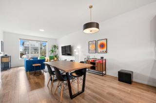 Spacious 3BR Home, 10 Min To YYC Airport & Free Parking - Calgary - 4