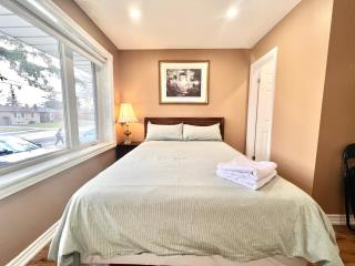 Renovated Rooms 10-min to Finch Subway Near Yonge St - 5