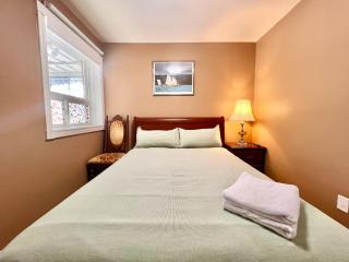 Renovated Rooms 10-min to Finch Subway Near Yonge St - 1