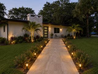 Modern Miami Mansion Pool & Soccer and Game Room - 5