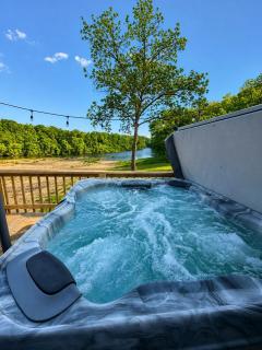 Riverfront Jacuzzi Fireplace 6Bed 3Bath Bar BBQ - 1