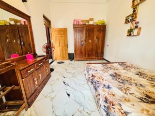Fully furnished 3-bed house, AC, kitchen & parking - 3