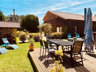 Two Holiday Homes with 6 Bedrooms, Air Con & Private Heated 10x4M Salt Water Pool - 40 Mins from Bergerac - 9