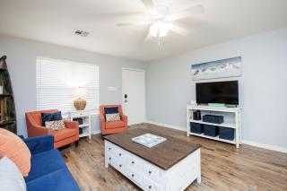 Wave on Wave Modern & Cozy - 1