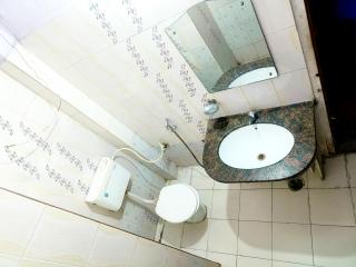 Grand Stays by Hotel Amisha - Near Station & Metro - 1