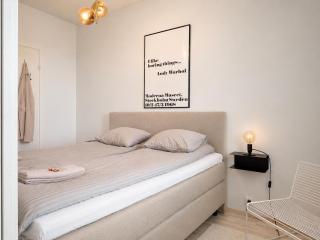 Quiet 10th floor apartment with balcony, next to train station - 9