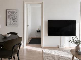 Quiet 10th floor apartment with balcony, next to train station - 6