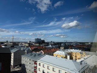 Quiet 10th floor apartment with balcony, next to train station - 5