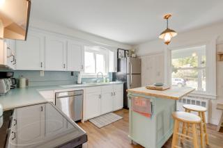 < 1 Mi to Dtwn Westerly! Walkable Coastal Escape - 2