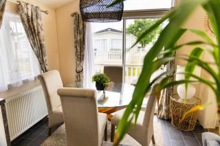 Luxury 2-Bed Holiday Home - Pool, Golf & Beaches - 2