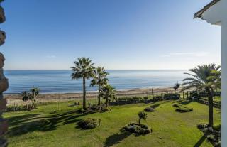 HB - Comfortable Beachfront Holiday Apartment - 8