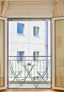 Cozy & Stylish Apartment with Balcony Netflix Near Metro - 8