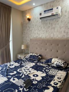 Modern 1-Bed Peaceful Park View Bahria Town Lahore - 9